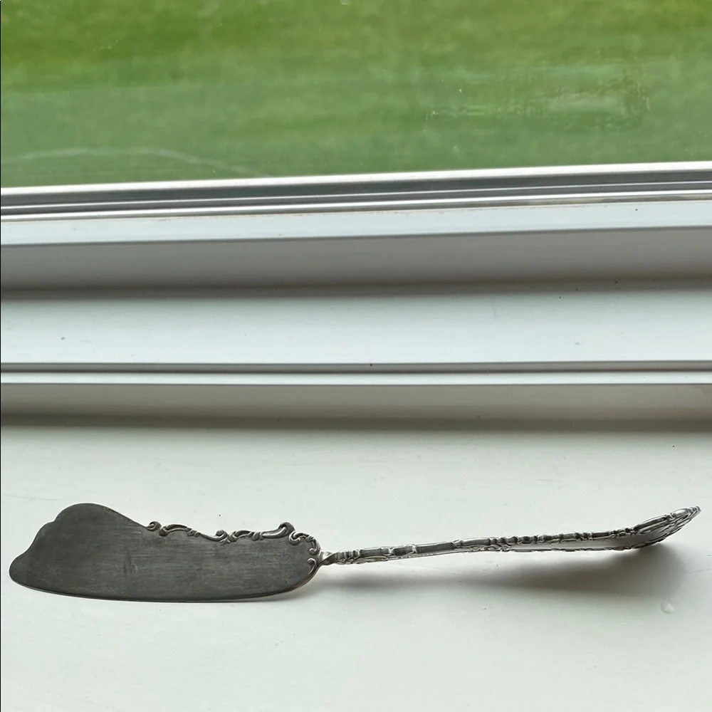 Wm. Rogers Antique Silver Plated Master Butter Knife!
